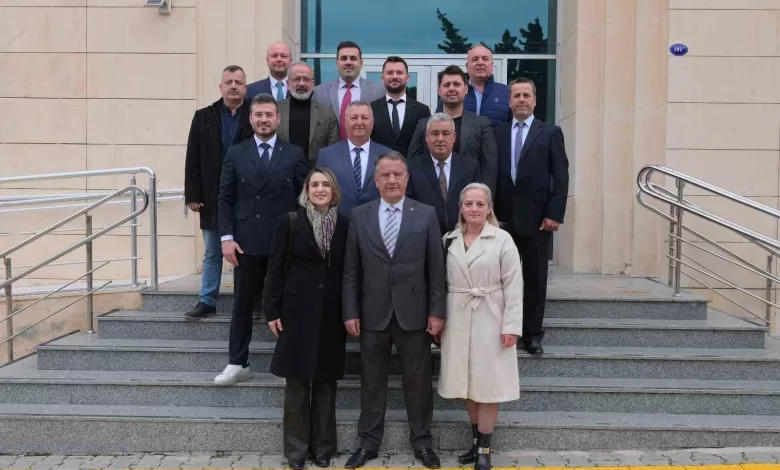 cesme esnaf ve sanatkarlar odasi baskani osman kofuncu mazbatasini aldi 77b220c2d35d |