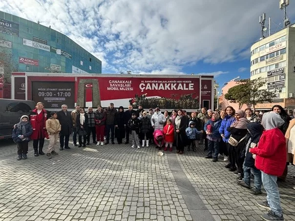 edremitte canakkale mobil muzesi cumhuriyet meydaninda ziyaretcilerini agirladi 4eb201ef29fe |