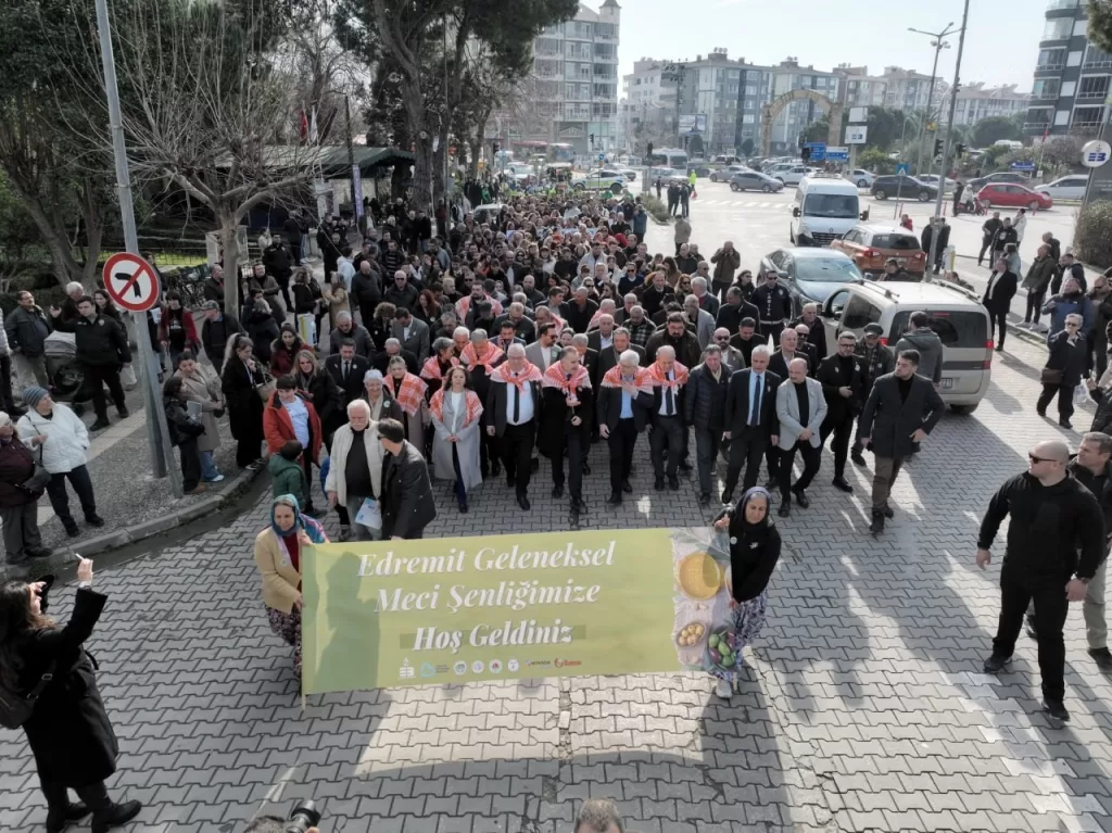 edremitte geleneksel zeytin hasat sonu meci senligi coskuyla basladi b4e016ed46fe |