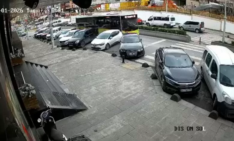 esenlerde iett otobusu park halindeki araclara carpti 608c75769a5c |