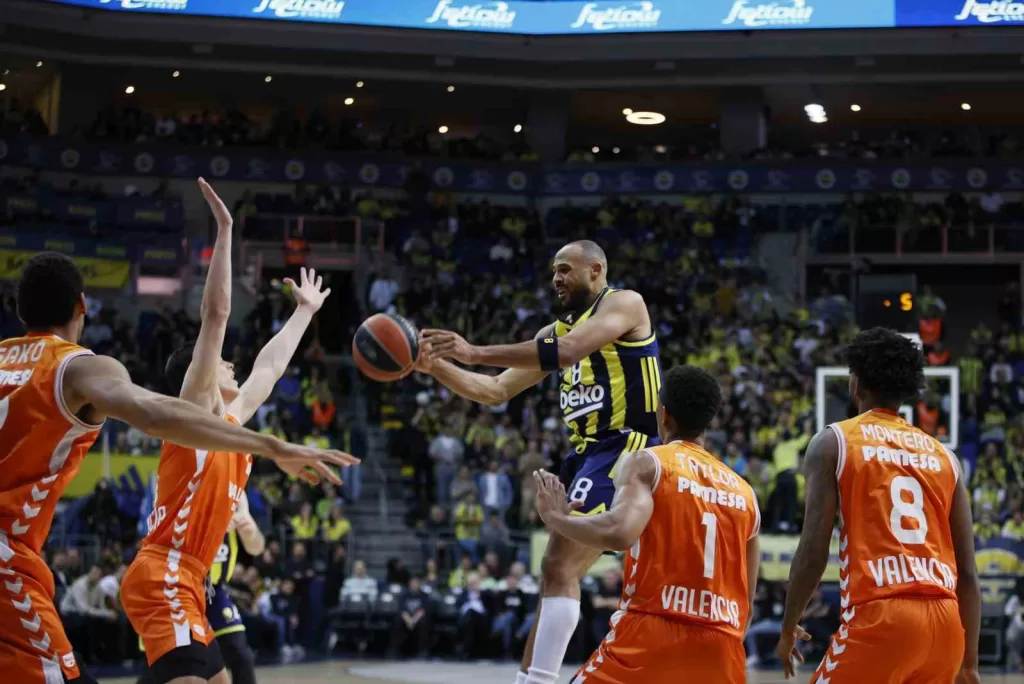 euroleague fenerbahce 82 valencia basket 79 b1c6736c1926 |