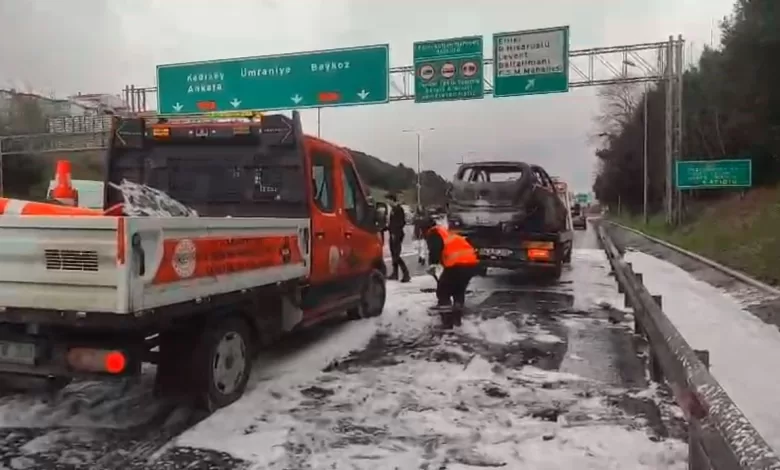 fatih sultan mehmet koprusu girisinde otomobil yangini alev topuna dondu eec69b2091d3 |