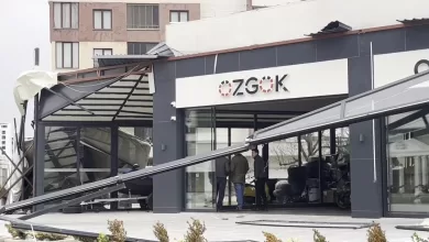 firtina catilari ucurdu karavanlari devirdi 4a743ab5b919 |