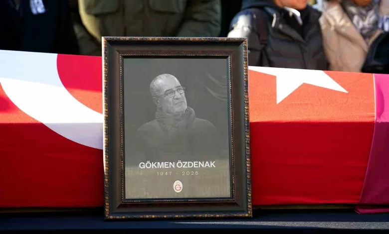 gokmen ozdenak icin stadyumda toren duzenlendi 3cf5125db434 |