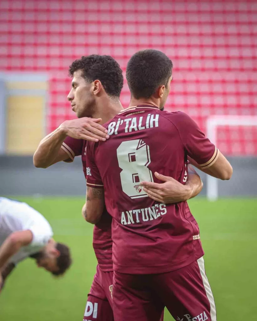 goztepenin yeni transferi alexis antunes ilk macinda golle tanisti 3c9c0fc04f04 |