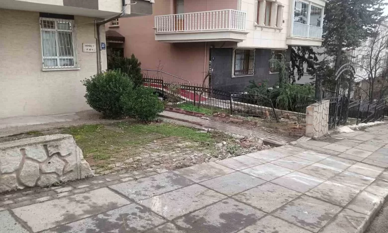 Hafriyat kamyonunun bahçedeki 4 araca çarptığı kaza kameda 1 hafriyat kamyonunun bahcedeki 4 araca carptigi kaza kameda dbde3be370dd |