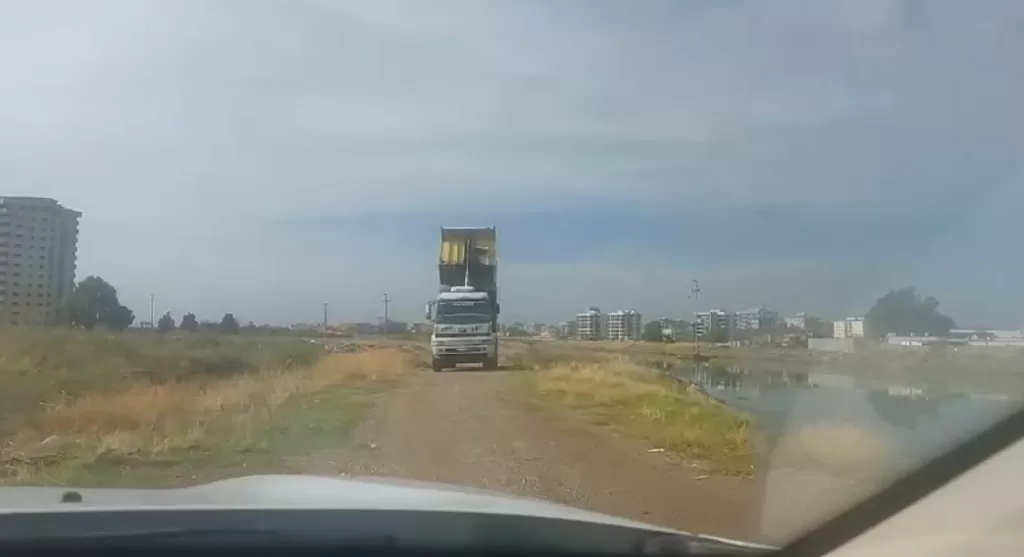 hem kacak moloz doktu hem ehliyetsiz hem de polise direndi 968219bd8637 |