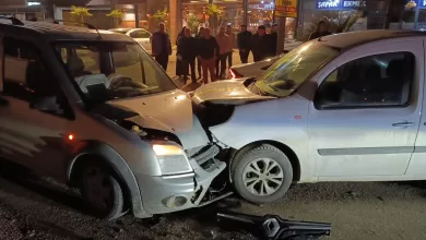 inegolde iki arac kafa kafaya carpisti 3 yarali 172c618c6ab2 |