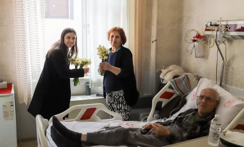 İptal edilen festivalin nergisleri hastanede yüzleri güldürdü 1 iptal edilen festivalin nergisleri hastanede yuzleri guldurdu 2e36a4e35582 |