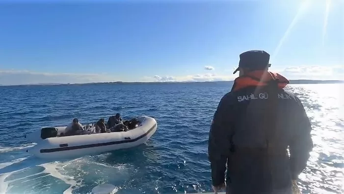 İzmir açıklarında 43 düzensiz göçmen yakalandı 1 izmir aciklarinda 43 duzensiz gocmen yakalandi 9944be1dfcc7 |