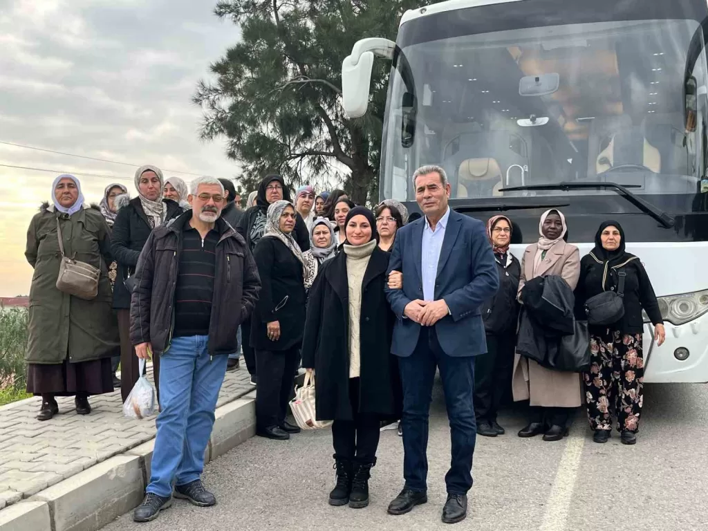 izmir buyuksehirden bayindirli kadinlara festival surprizi 150 kadin festivale tasindi e42be484469d |