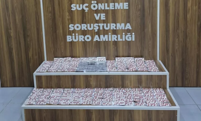 İzmir’de 2 bin 226 uyuşturucu hap ele geçirildi 1 izmirde 2 bin 226 uyusturucu hap ele gecirildi b9b6b7375b7d |