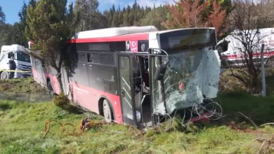 izmirde belediye otobusu ile panelvan carpisti 1 olu 8 yarali 2f3e52c0b655 |