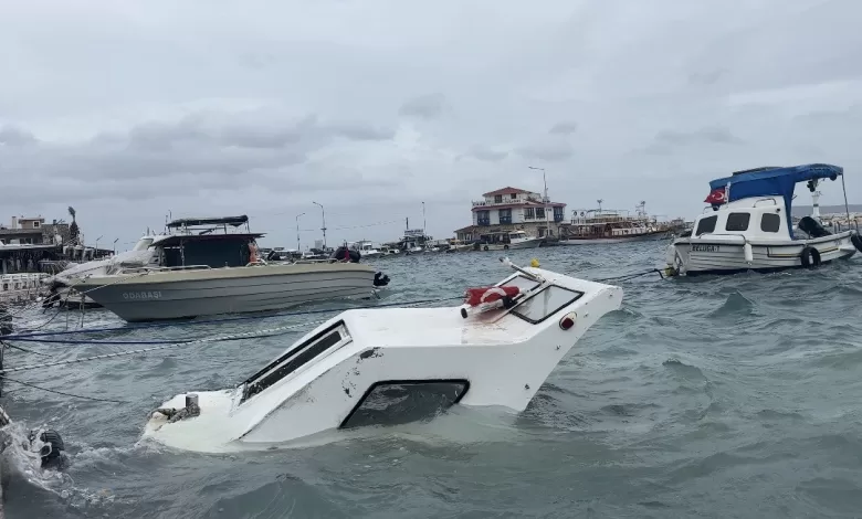 izmirde firtina ve dev dalgalar tekneleri batirdi 13ca8ddc17cc |