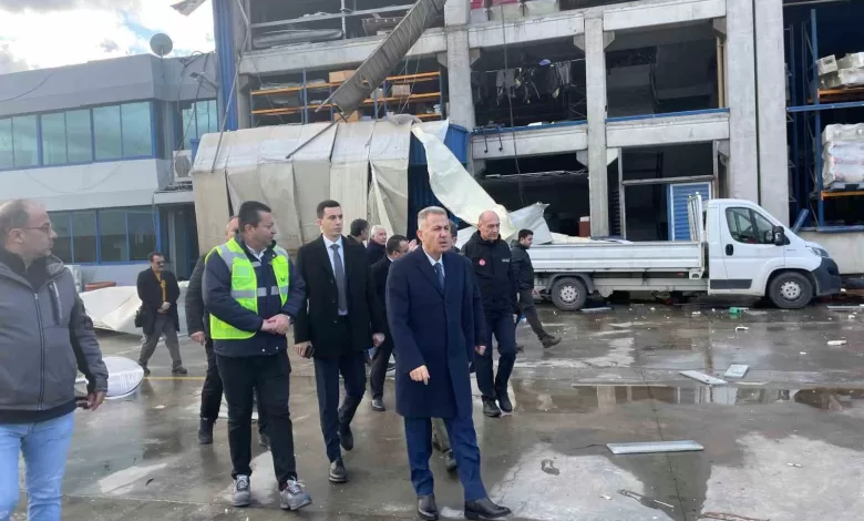 İzmir’de fırtınada 9 fabrika ve 5 konut hasar gördü 1 izmirde firtinada 9 fabrika ve 5 konut hasar gordu af8aadfdca61 |