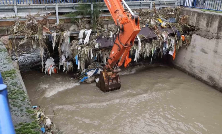 izmirde kuvvetli yagis alarmi bin 310 personel 342 arac ve 200 pompa ile sahada 1787742b2c7b |