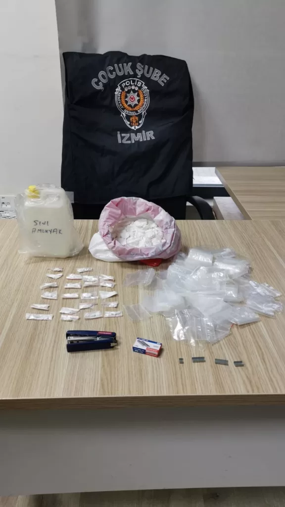 izmirde uyusturucu operasyonu 1 gozalti ef412aaa7b8b |