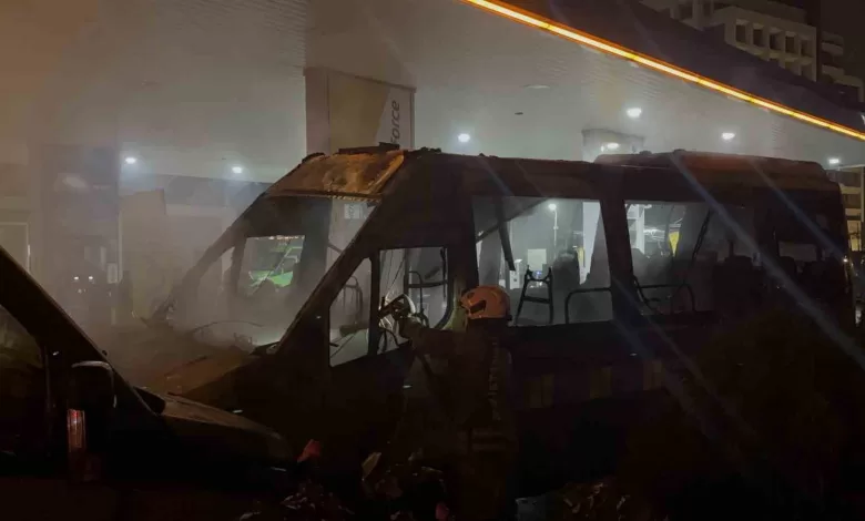 Kağıthane’de benzin istasyonunda 2 minibüs alev aldı 1 kagithanede benzin istasyonunda 2 minibus alev aldi 505e8cce12cb |