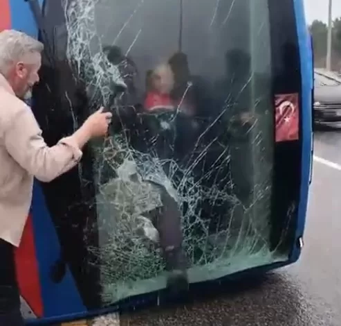 Kağıthane’de devrilen cezaevi nakil aracından yaralıların kurtarılma anları görüntülendi 1 kagithanede devrilen cezaevi nakil aracindan yaralilarin kurtarilma anlari goruntulendi aeb2d8686f8e |