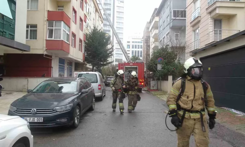 kartalda cati katinda yangin panige neden oldu b32927466478 |