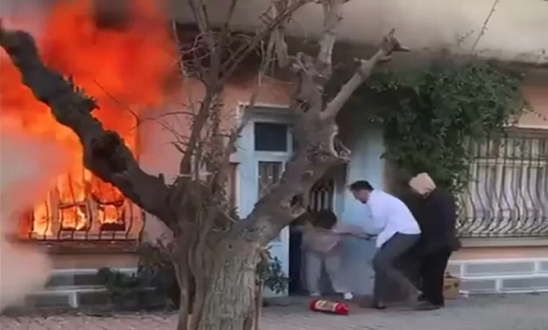 kedisini kurtarmak icin alevlerin icine daldi komsulari guclukle disari cikardi 363a60b060e9 |