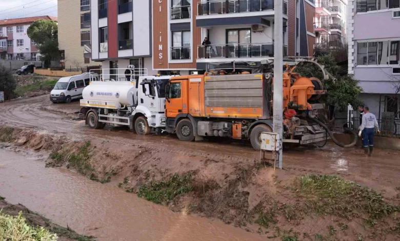 kemalpasada menfeze sikisan araci kurtarma calismalari suruyor 629d4e391f09 |