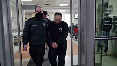 kendisini yakalayan bekcinin parmagini isirdi ben bir sey yapmadim dedi 25fe0bbeb754 |