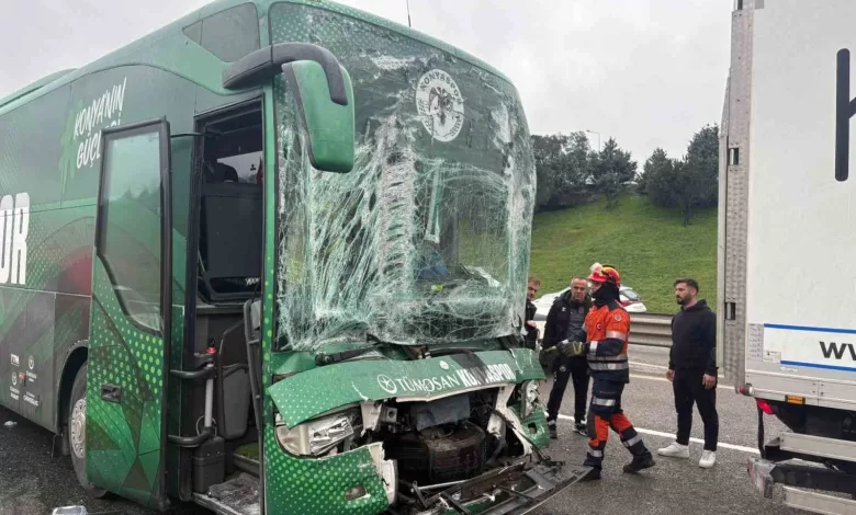 konyaspor u 19 futbol takimini tasiyan otobus kaza yapti 3 yarali 07fa02f2290b |