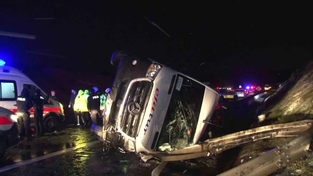 kuzey marmara otoyolunda kar yagisi kaza getirdi 11 yarali 1321de950518 |