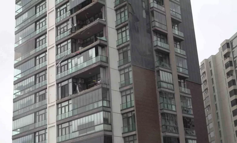 luks sitenin cam balkonlari lodosla beraber uctu cc8f624555cd |