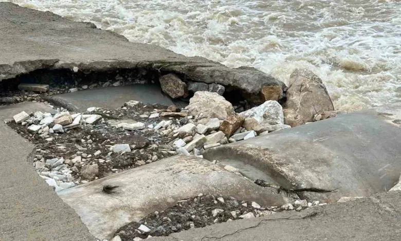 mesire alanindaki hasarli kopru tehlike saciyor 8d43a68999c7 |