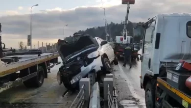 sariyerde otomobil aydinlatma diregine carpti 13421f1577c8 |