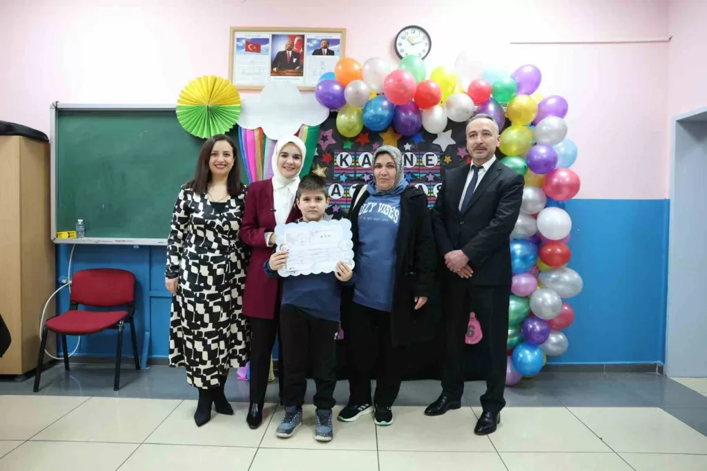 sehidin oglu ilk karnesini bakan goktasin elinden aldi 6e3cbaacb31b |