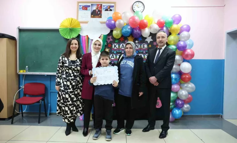 sehidin oglu ilk karnesini bakan goktasin elinden aldi 6e3cbaacb31b |