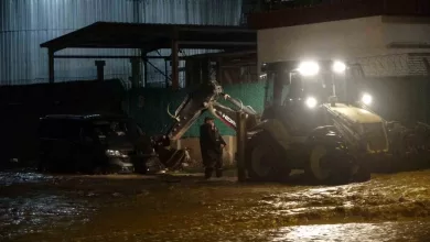 tasan kepez cayinda mahsur kalan arac is makinasi yardimi ile kurtarildi 1d5ad98ca915 |