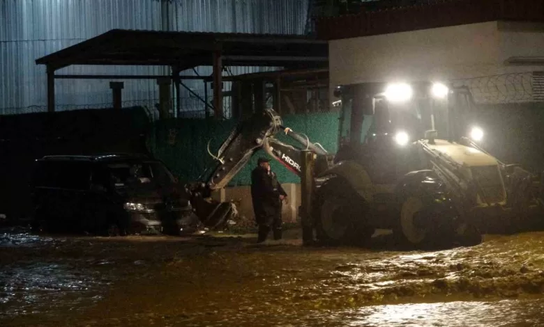 Taşan Kepez Çayı’nda mahsur kalan araç iş makinası yardımı ile kurtarıldı 1 tasan kepez cayinda mahsur kalan arac is makinasi yardimi ile kurtarildi 1d5ad98ca915 |