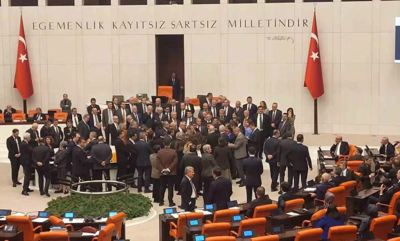 TBMM Genel Kurulu’nda "oy pusulası" gerginliği 1 tbmm genel kurulunda oy pusulasi gerginligi 51834cd520ff |