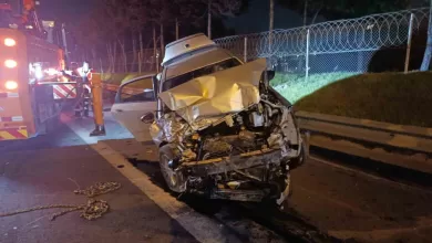 tem otoyolunda kamyonete carpan otomobil bariyerlere cikti 2 yarali 8db05e4e0fa1 |