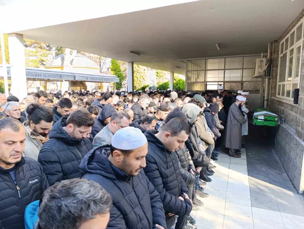 tomruk tasidigi vincte akima kapilarak hayatini kaybeden patron son yolculuguna ugurlandi 105429006b9f |