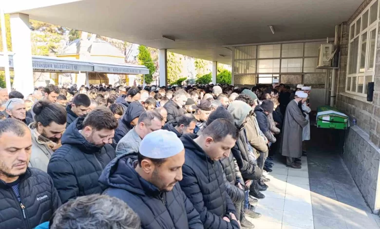 tomruk tasidigi vincte akima kapilarak hayatini kaybeden patron son yolculuguna ugurlandi 105429006b9f |