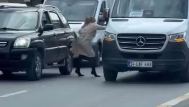 topuklu ayakkabisiyla aracindan inip servistekilere saldirdi 7e0c67809e9a |