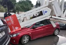 uskudarda tirin uzerindeki ekskavator tabelaya carpti 7 arac zarar gordu a6dc8723e4e0 |