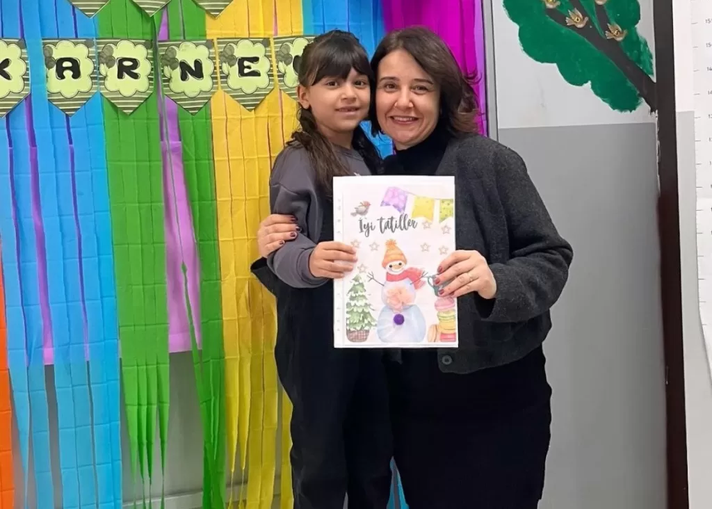 yariyil tatili basladi izmirde 721 bin 862 ogrenci karne sevinci yasadi e7294f127bea |