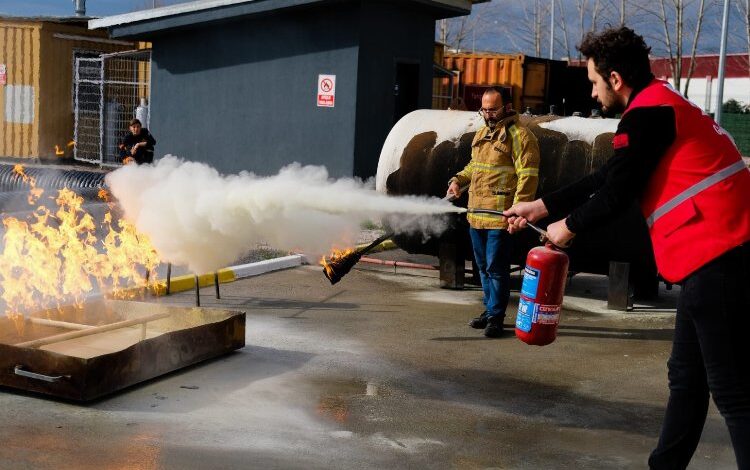 Kızılay gönüllülerine Kocaeli İtfaiyesi'nden eğitim 1 2Uk5T8rr797GG5 |