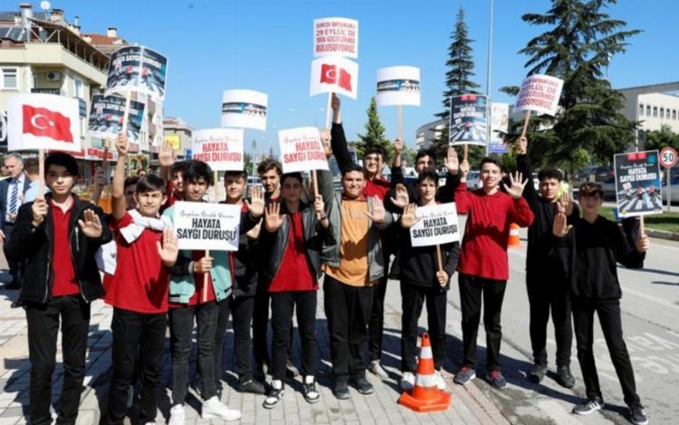 Bursa İnegöl'de hayata 'saygı' duruşu 1 3Ur5G350G1kTr |