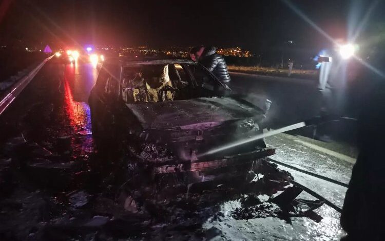 Bursa'da seyir halindeki otomobil alev topuna döndü 1 5803rT2kGr5G5U |