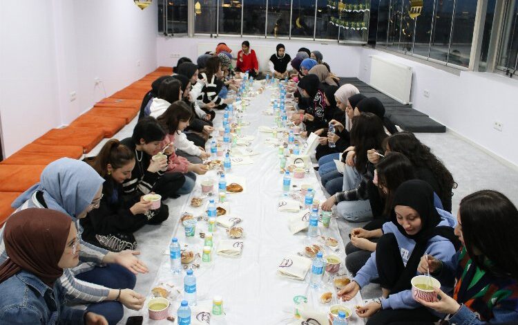 Konya'da 'Medeniyet Akademileri'nde Ramazan ruhu 1 63Grk12GU82T2r |