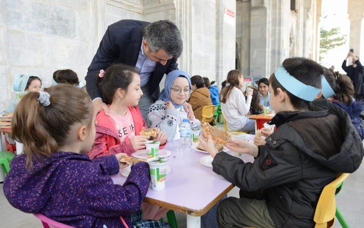 Bursa Yıldırım'da tekne orucu tutanlara erken iftar 1 76GT42rUG42rk |