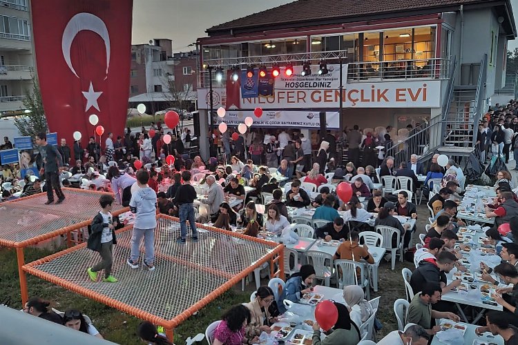 Bursa'da binlerce kişi Yankı'nın çadırında oruç açtı 4 99G3Gk7r785rTU |