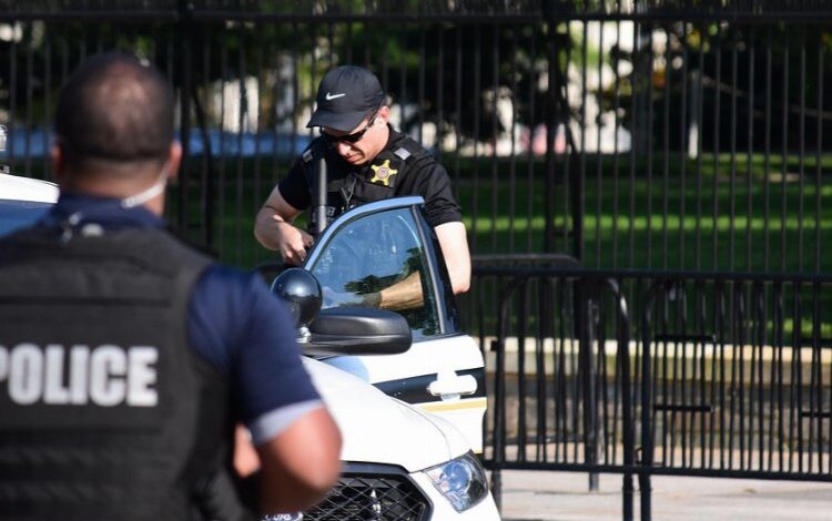 ABD polisi K-9 gibi havlayarak 4 hırsızı yakaladı 1 T0UG9kr831rG50 |